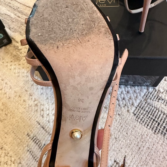 comes with box and  dust bag - Picture 2 of 3